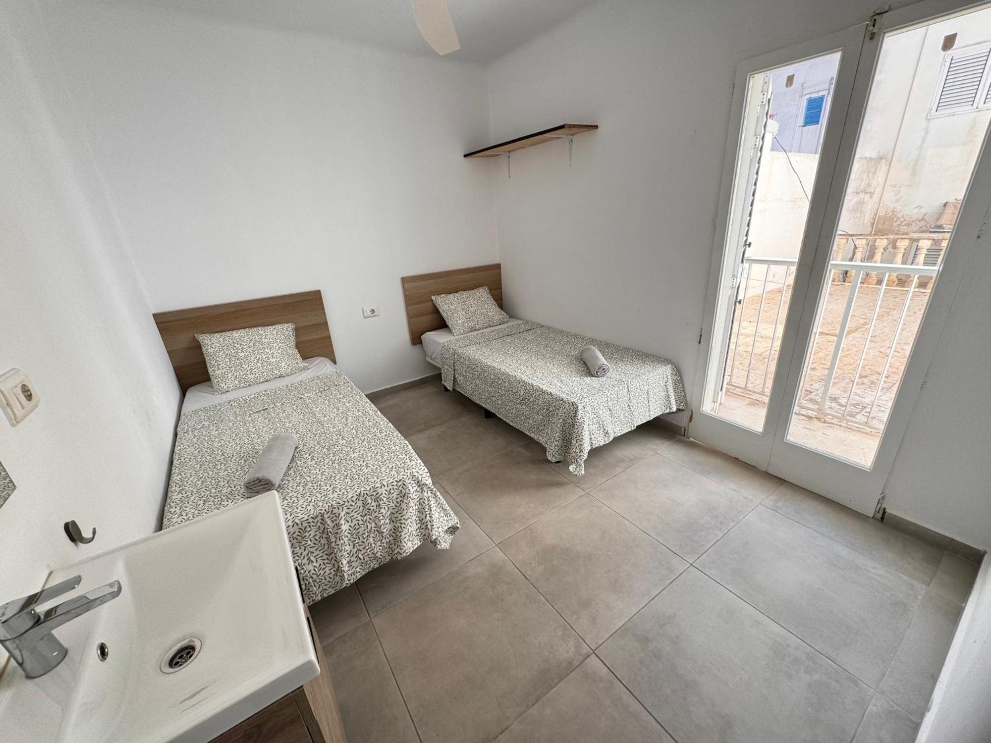 Hotel Hostal Cisne Sant Antoni de Portmany Esterno foto