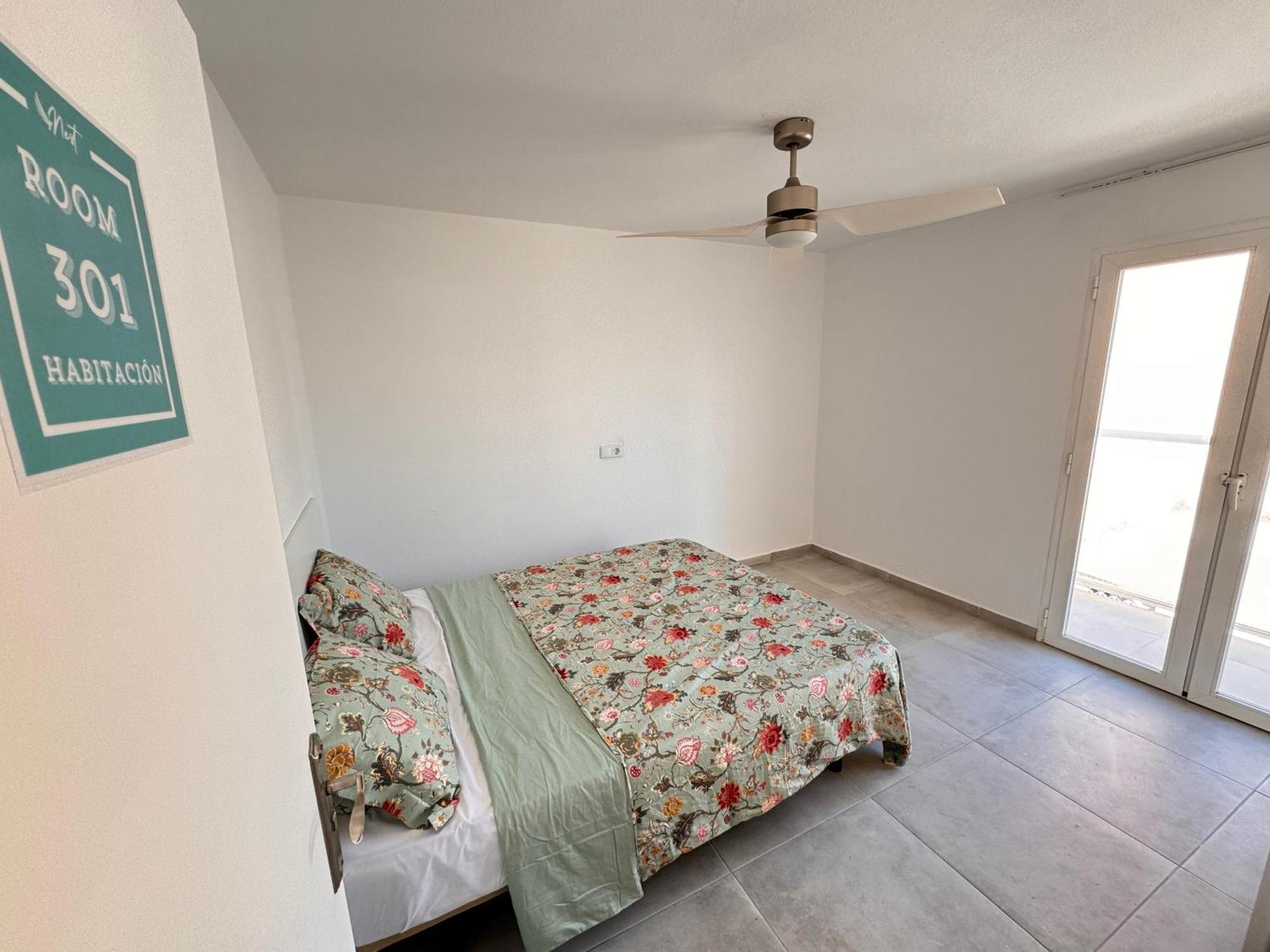 Hotel Hostal Cisne Sant Antoni de Portmany Esterno foto