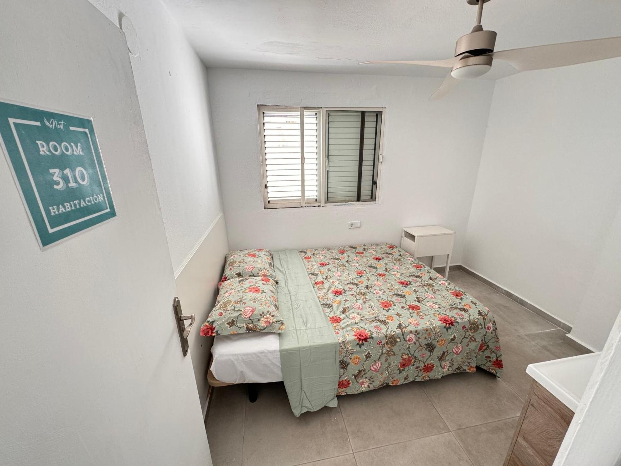 Hotel Hostal Cisne Sant Antoni de Portmany Esterno foto