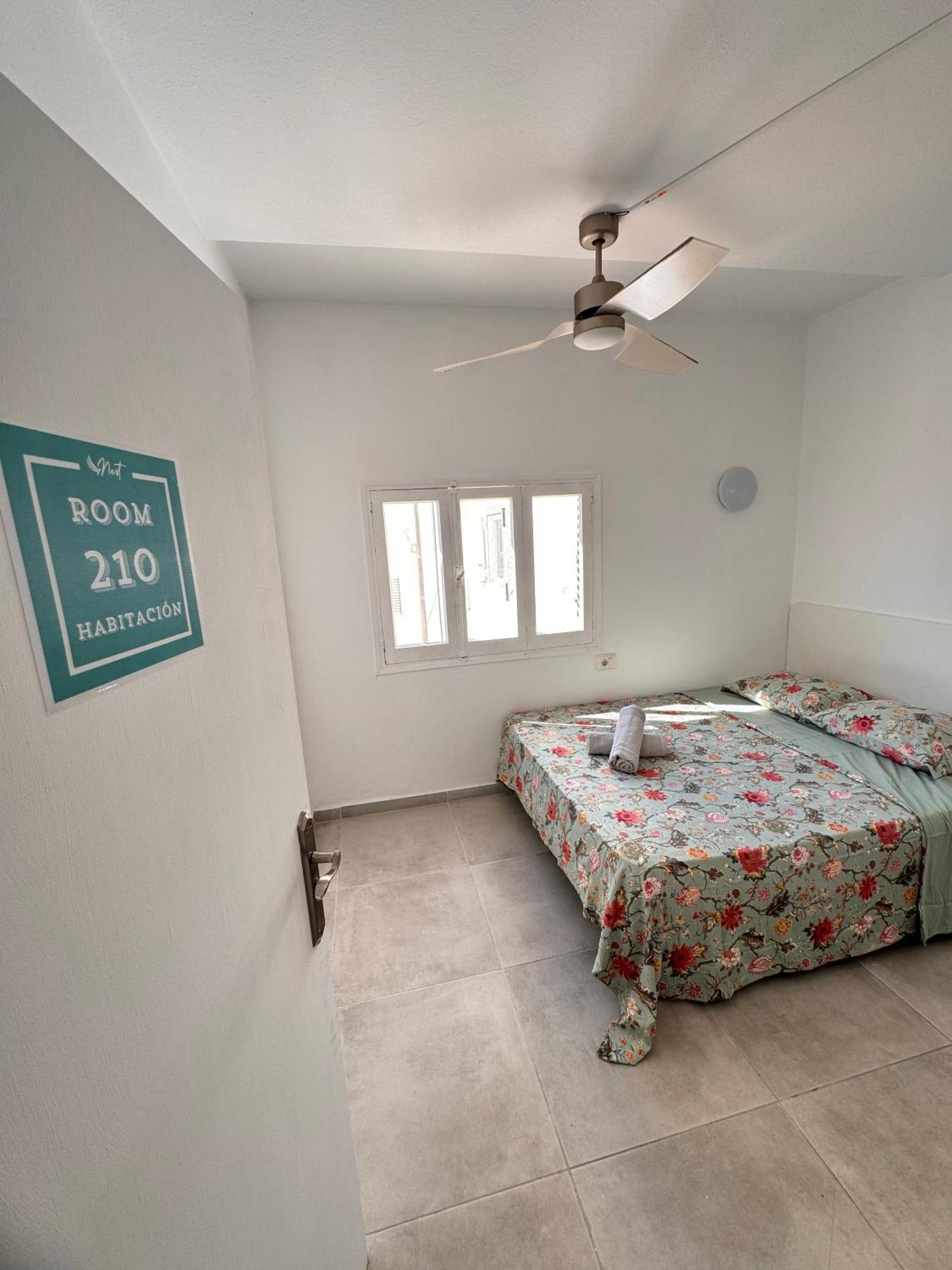 Hotel Hostal Cisne Sant Antoni de Portmany Esterno foto