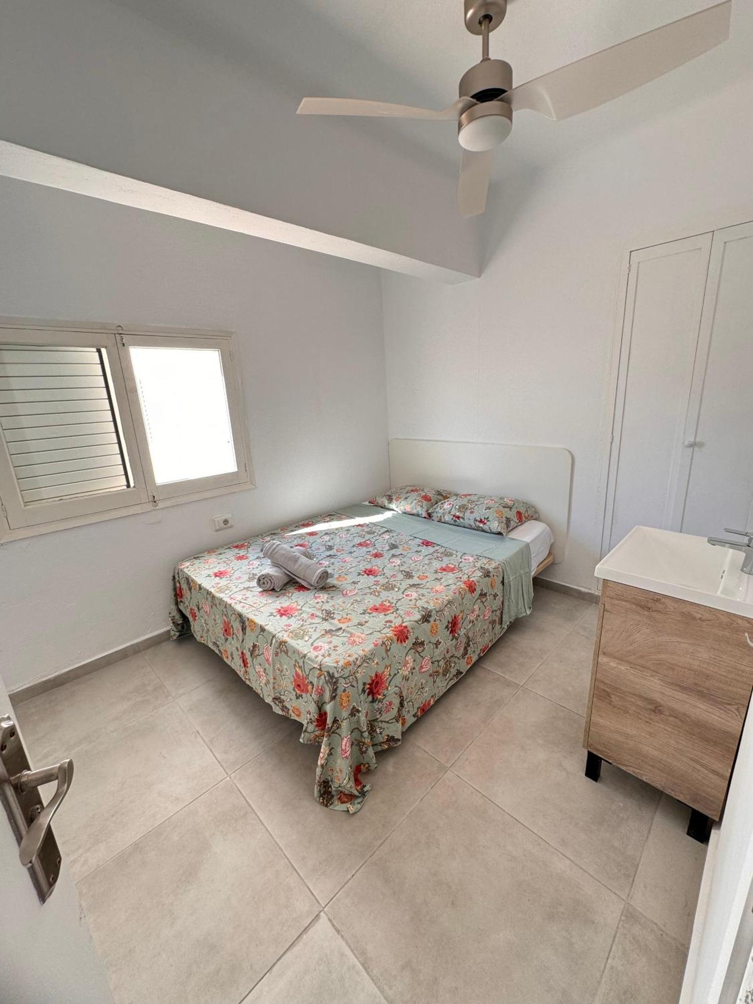 Hotel Hostal Cisne Sant Antoni de Portmany Esterno foto