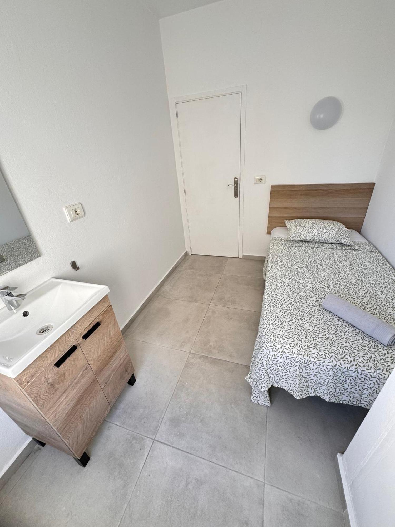 Hotel Hostal Cisne Sant Antoni de Portmany Esterno foto