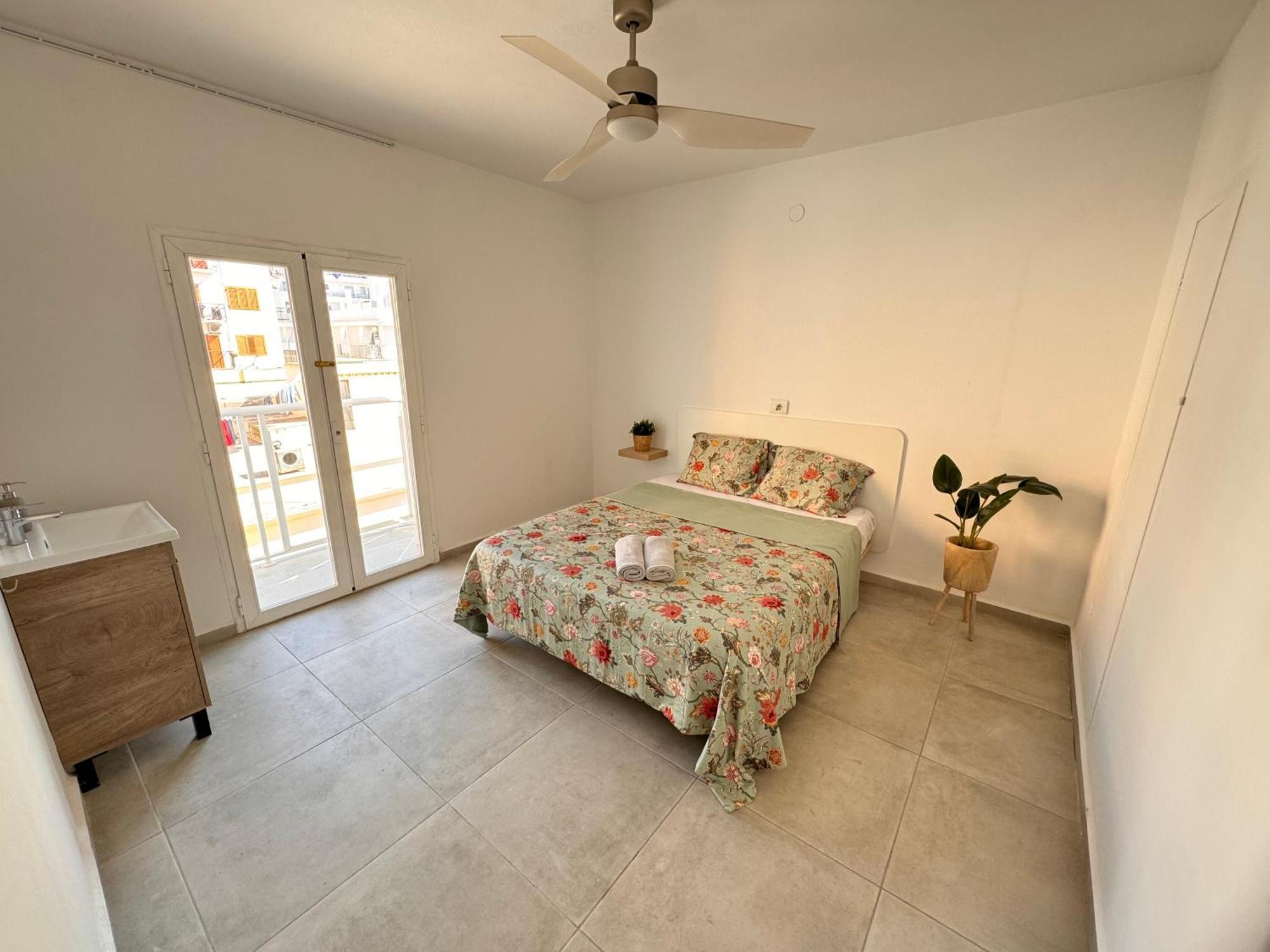 Hotel Hostal Cisne Sant Antoni de Portmany Esterno foto